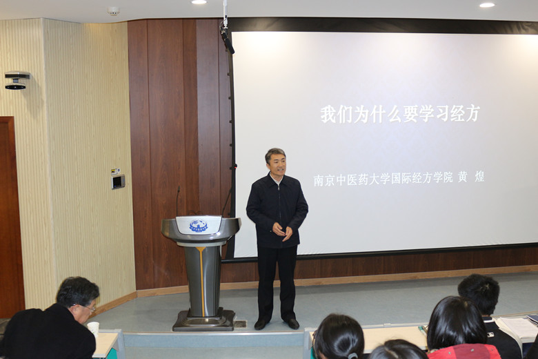 学院党委副书记、副院长燕珂主持报告会_副本.jpg 学院党委副书记、副院长燕珂主持报告会_副本.jpg
